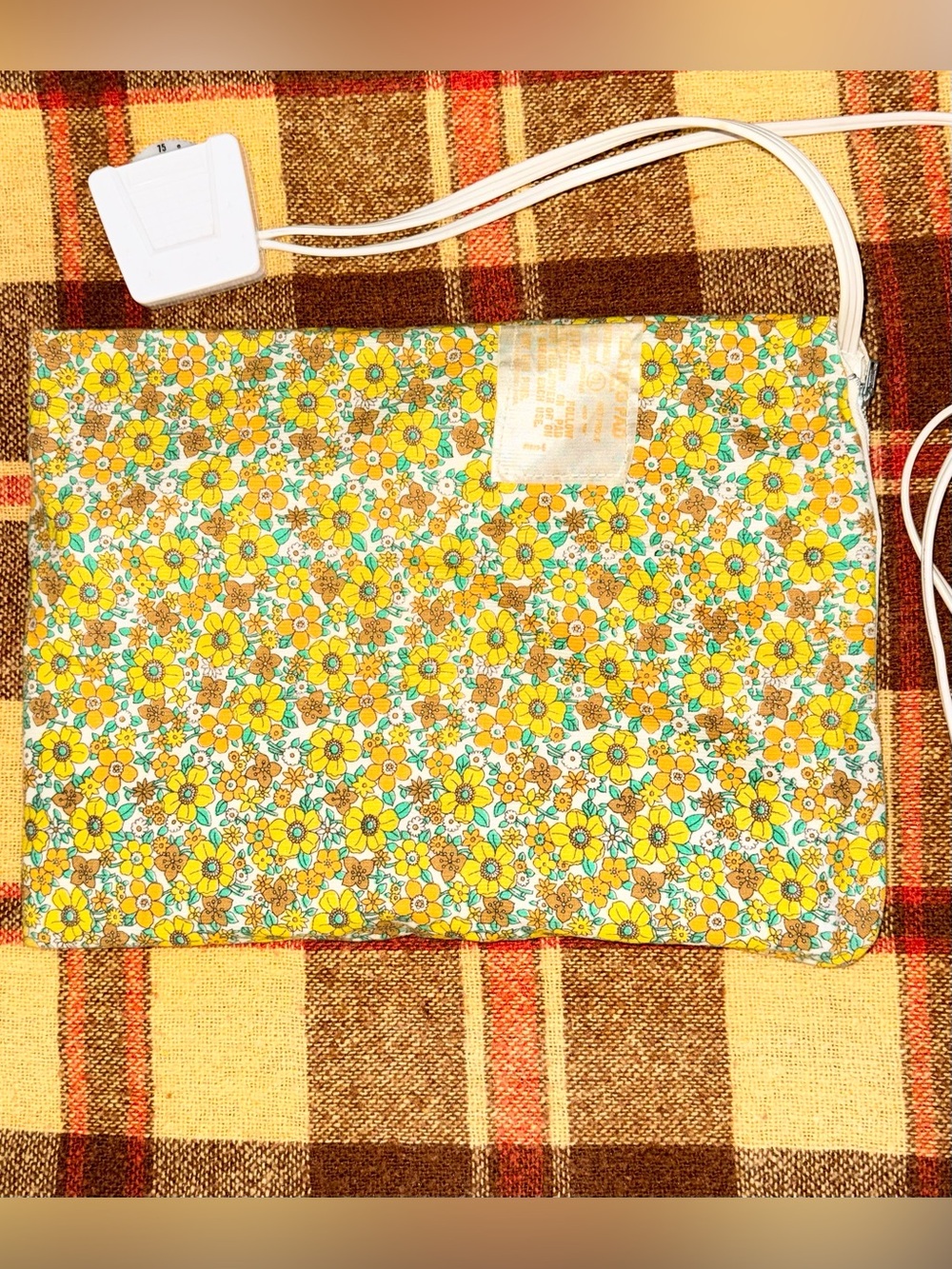 Vintage 70’s Working Yellow Orange Green Flower Power Electric Heating Pad!